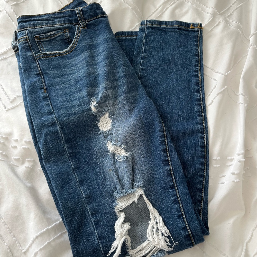 dark wash ripped skinny jeans